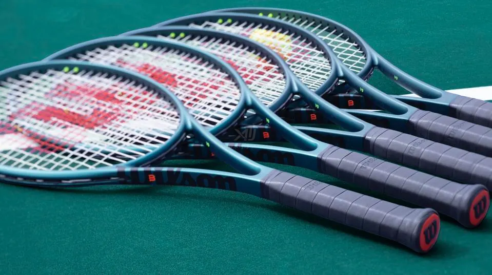 Wilson Blade 98 V9 16x19 Tennis Racket